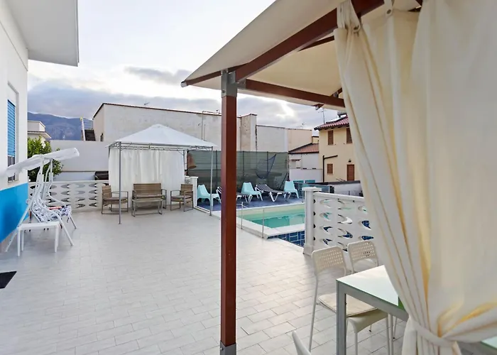 Seafront In With Swimming Pool And Parking *