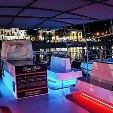 Seafront In With Swimming Pool And Parking *