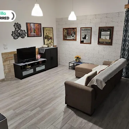 فيلة Seafront In With Swimming Pool And Parking ألكامو مارينا