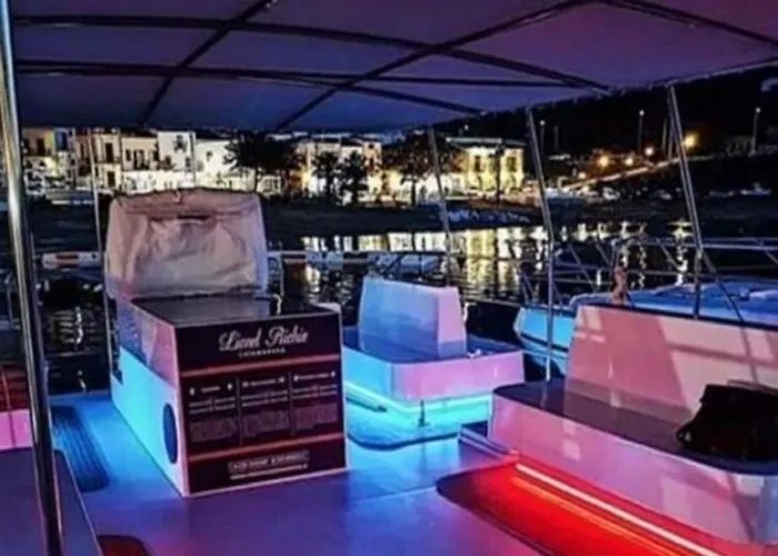 Seafront In With Swimming Pool And Parking *