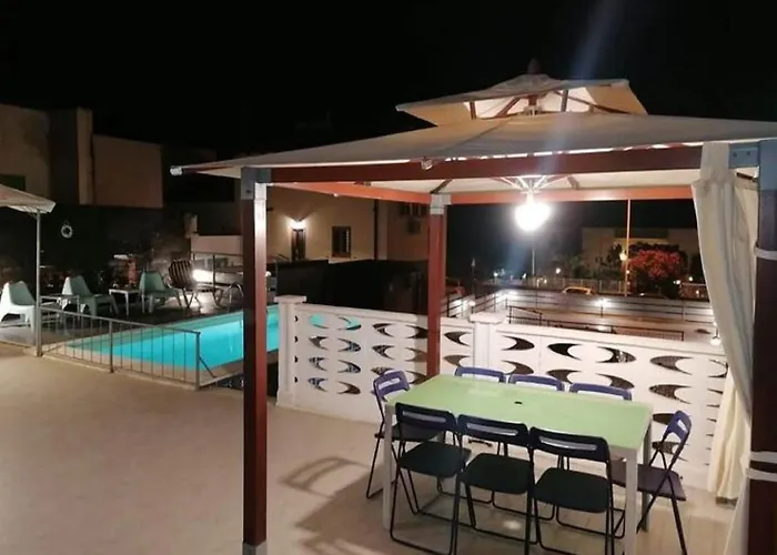 别墅 Seafront In With Swimming Pool And Parking